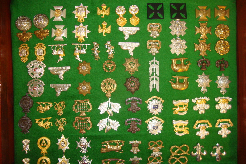  A Nice Wall Hang able Display Cabinet of over 40 Pairs of British Army Collar Do A Nice Wall Hang able Display Cabinet of over 40 Pairs of British Army Collar Do Antique & Militaria