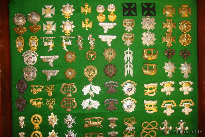  A Nice Wall Hang able Display Cabinet of over 40 Pairs of British Army Collar Do A Nice Wall Hang able Display Cabinet of over 40 Pairs of British Army Collar Do Antique & Militaria