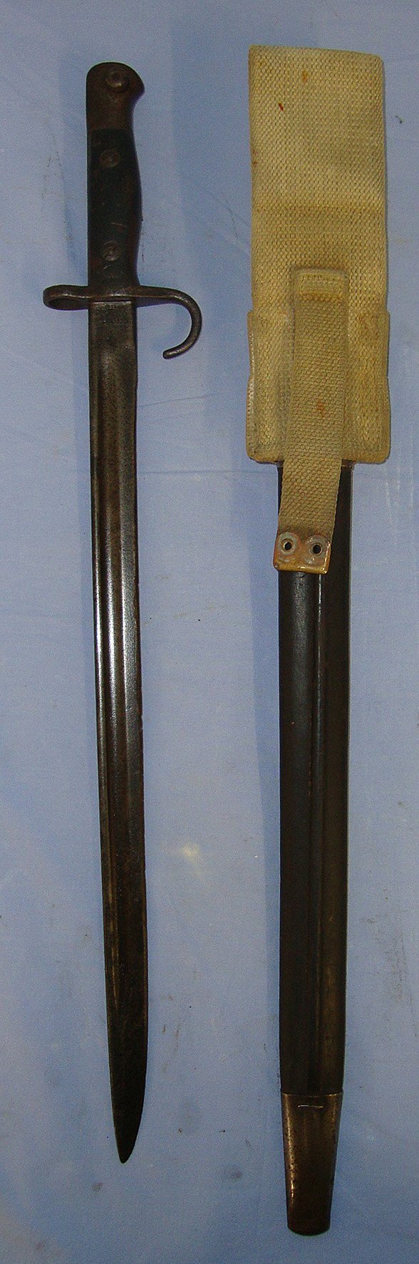  RARE*FIRST YEAR OF PRODUCTION*Pre WW1 1908 Dated British Enfield 1st Pattern Hook Quillon Pattern 1907 Bayonet, Scabbard & 1908 Pattern Webbing Frog With Helve Carrier Strap. Sn 23768 Bayonet