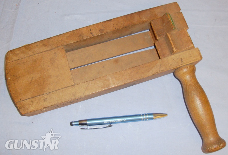 Original British WWI A.R.P Warden Wood Gas Rattle Marked by W. Clements & Son MISC 859. Original British WWI A.R.P Warden Wood Gas Rattle Marked by W. Clements & Son MISC 859. Other Accessory in 