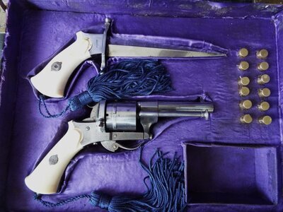 French Revolver and Dagger Garniture .25 Muzzleloader