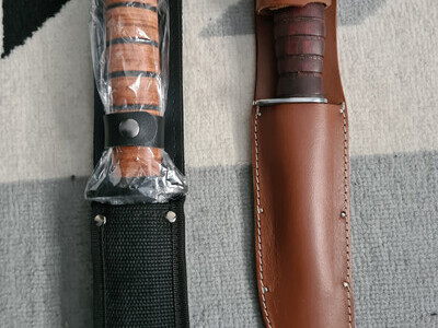 US WWII Fighting Knife and Marine Sword. Replicas Knive