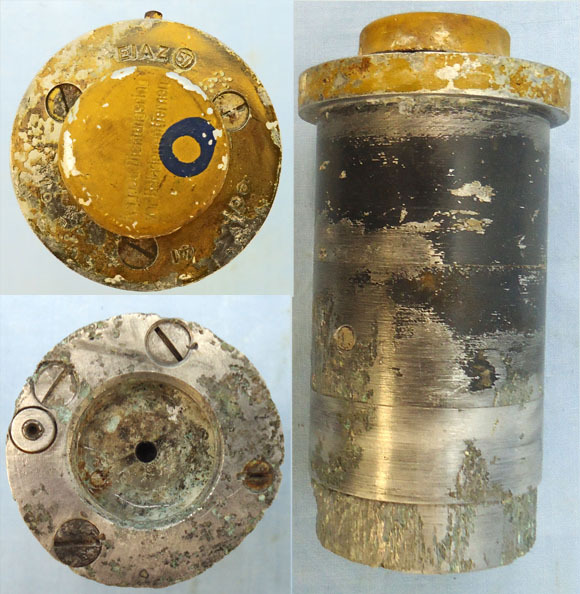 INERT DEACTIVATED, WW2, 1942 Dated German No57 Bomb Fuse And Bakelite Transit Container. - O 1715 INERT DEACTIVATED, WW2, 1942 Dated German No57 Bomb Fuse And Bakelite Transit Container. - O 1715  Other Ammunition