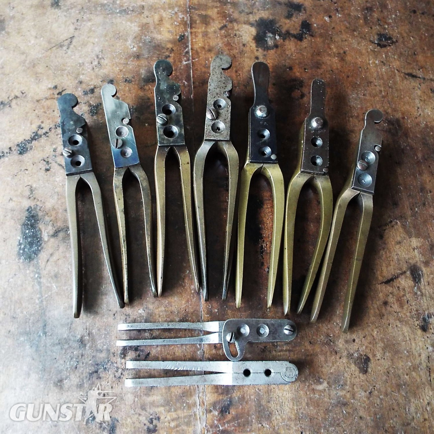 Antique & Militaria in 