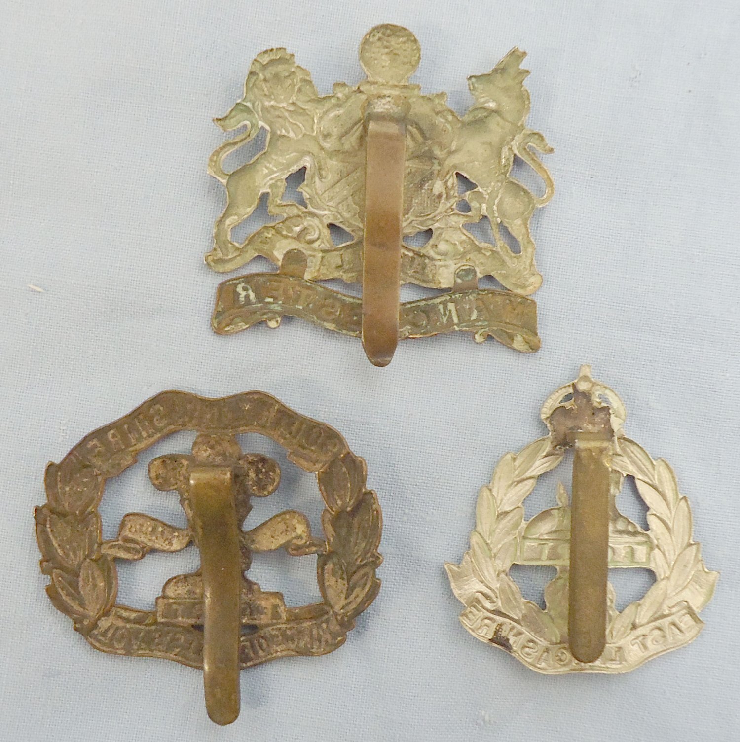 Set* World Wars South Lancashire, East Lancashire and Manchester Regiment Cap Badges. BA 890. Set* World Wars South Lancashire, East Lancashire and Manchester Regiment Cap Badges. BA 890.  Antique & Militaria