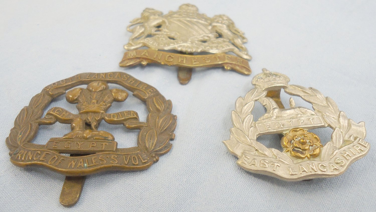  Set* World Wars South Lancashire, East Lancashire and Manchester Regiment Cap Badges. BA 890. Set* World Wars South Lancashire, East Lancashire and Manchester Regiment Cap Badges. BA 890.  Antique & Militaria