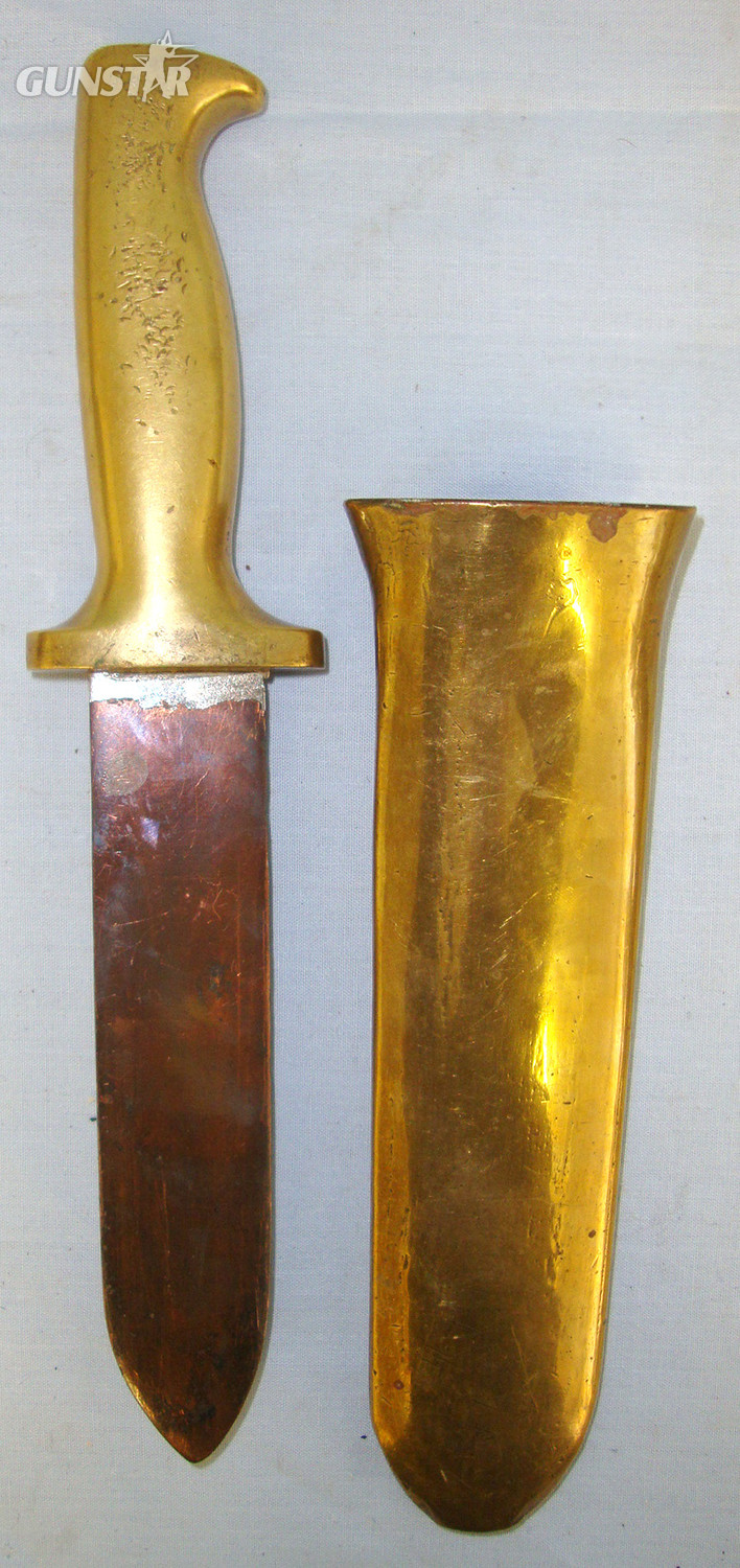  1922– 1961, British Royal Navy C.E Heinke & Co Ltd London Brass Hilt Diver\'s Knife With Magnetic Blade & Brass Scabbard Slotted For Belt Loop. Sn 20828 Knive