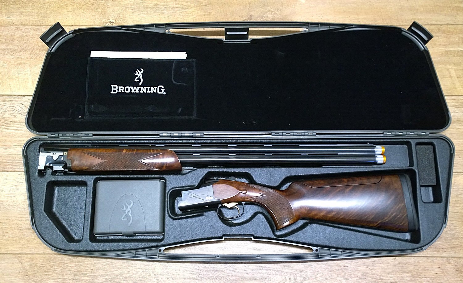 Browning B725 S3 Black Edition Over and Under 12 Bore/gauge