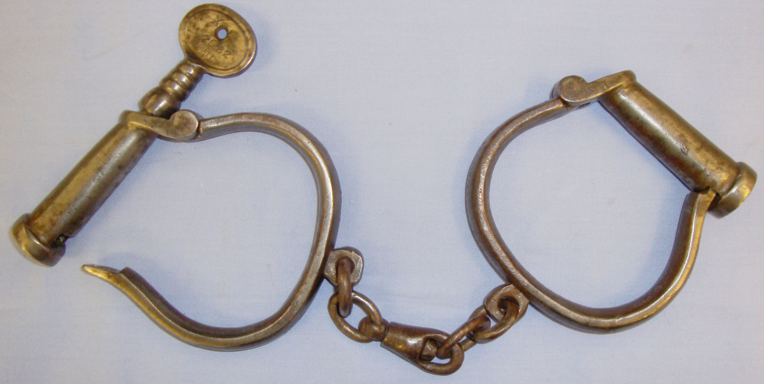  Hiatt No 5 Handcuffs Marked \"WRC\" (West Riding Constabulary) With Key. PO 107. Hiatt No 5 Handcuffs Marked \"WRC\" (West Riding Constabulary) With Key. PO 107. Other Accessory