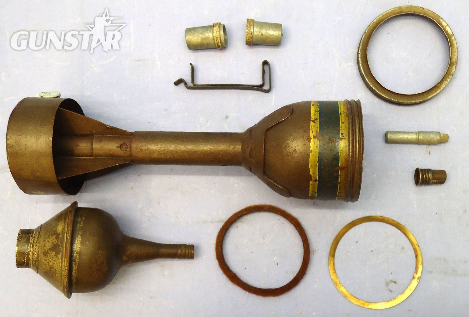 {CATEGORY} - INERT DEACTIVATED. British WW2, PIAT (Projector Infantry Anti-tank) Mark III HEAT (High Explosive Anti Tank) Round With Fuze & Fuze Carrier with Securing Clip. Sn - 21833 INERT DEACTIVATED. British WW2, PIAT (Projector Infantry Anti-tank) Mark III HEAT (High Explosive Anti Tank) Round With Fuze & Fuze Carrier with Securing Clip. Sn - 21833  Other Ammunition in 