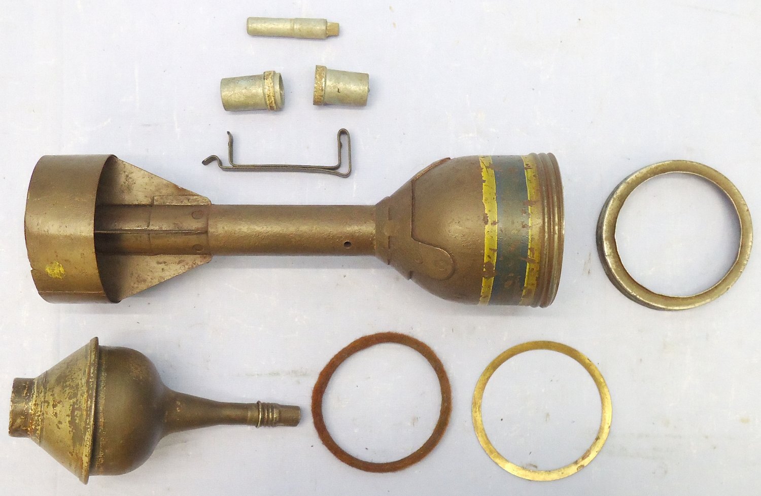{CATEGORY} - INERT DEACTIVATED. British WW2, PIAT (Projector Infantry Anti-tank) Mark III HEAT (High Explosive Anti Tank) Round With Fuze & Fuze Carrier with Securing Clip. Sn - 21833 INERT DEACTIVATED. British WW2, PIAT (Projector Infantry Anti-tank) Mark III HEAT (High Explosive Anti Tank) Round With Fuze & Fuze Carrier with Securing Clip. Sn - 21833  Other Ammunition