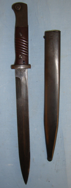  German late WW2 M88/89 3rd Model Bayonet & Scabbard. Bayonet