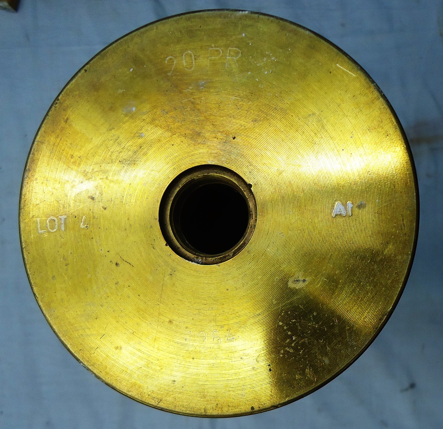 SMK - Sportsmarketing INERT DEACTIVATED. Scarce, Unfired, British 20pr (84x618R) Smoke (SMK) Base Eject Round. Sn - 22846:90  Other Ammunition 