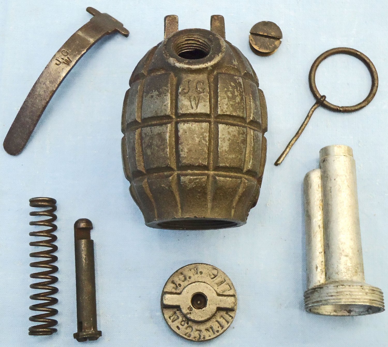  INERT DEACTIVATED. WW1 1917 Dated No.23 MK llI Mills Hand Grenade by J.G.W. (James Gibbons, Wolverhampton). O 2220 INERT DEACTIVATED. WW1 1917 Dated No.23 MK llI Mills Hand Grenade by J.G.W. (James Gibbons, Wolverhampton). O 2220 Various Other Ammunition