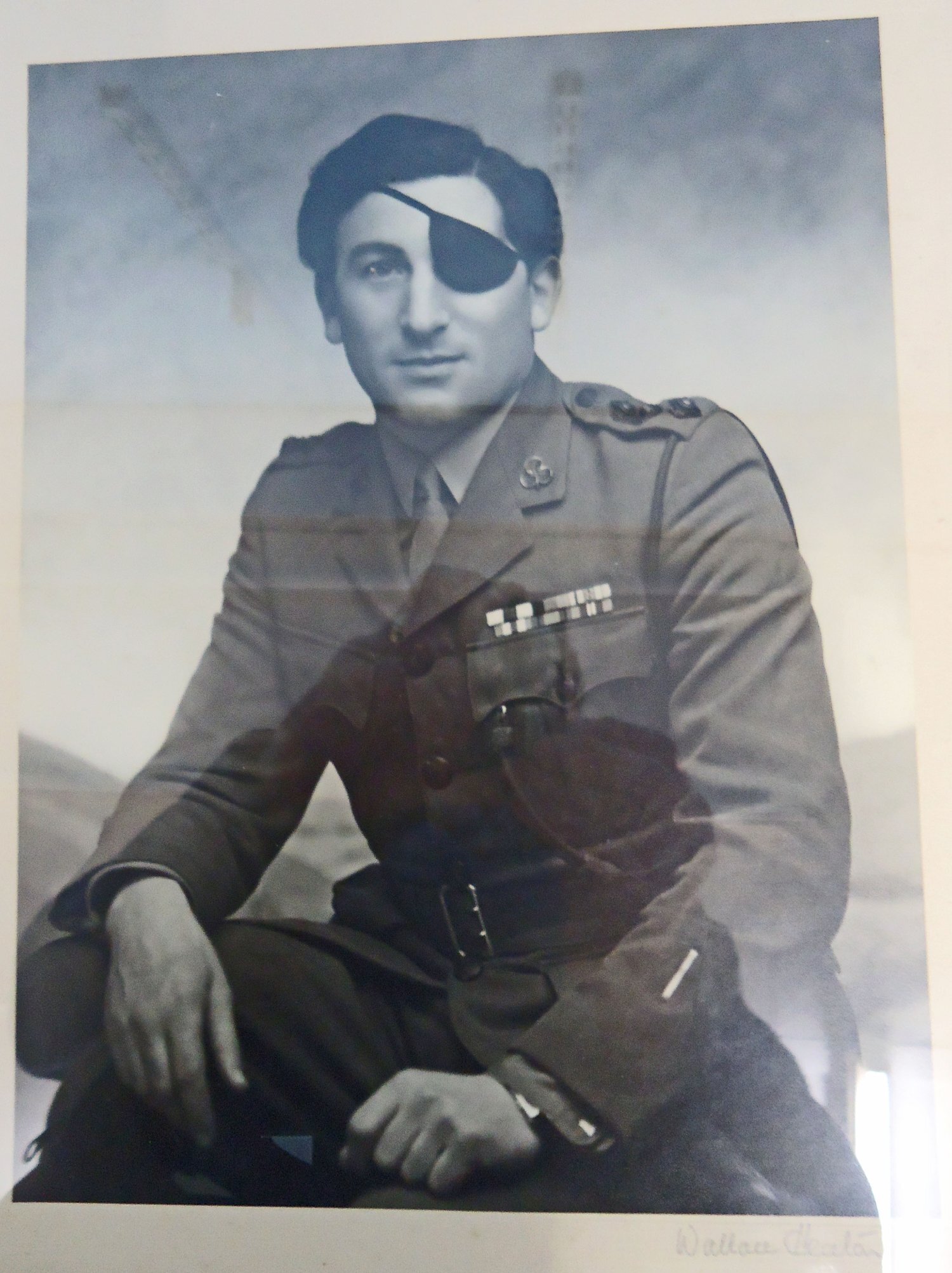  Captain Wallace Heaton, Military Cross Photographic Portrait. - PI 1 Captain Wallace Heaton, Military Cross Photographic Portrait. - PI 1 Antique & Militaria