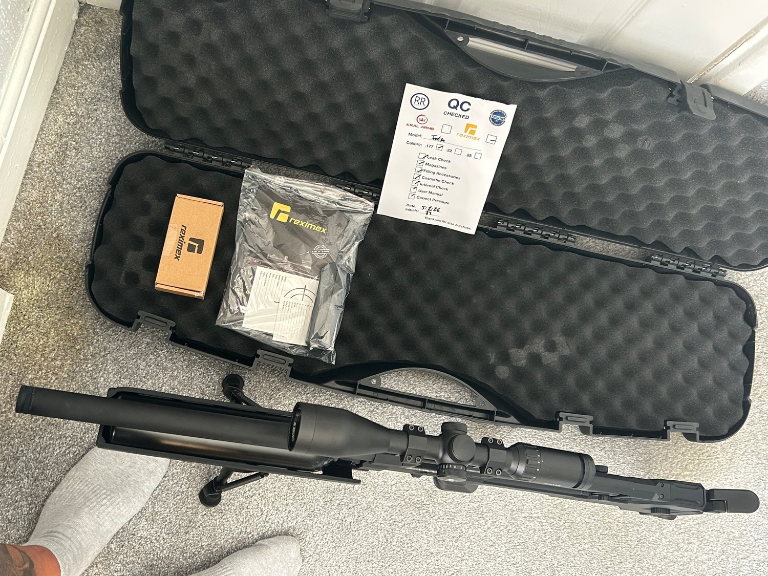 Reximax .177 v2 Reximax ixia used once , purchased one month ago gauge protectors , good hawke side focus scope , silencer , this gun is brand new .177 - {CATEGORY}