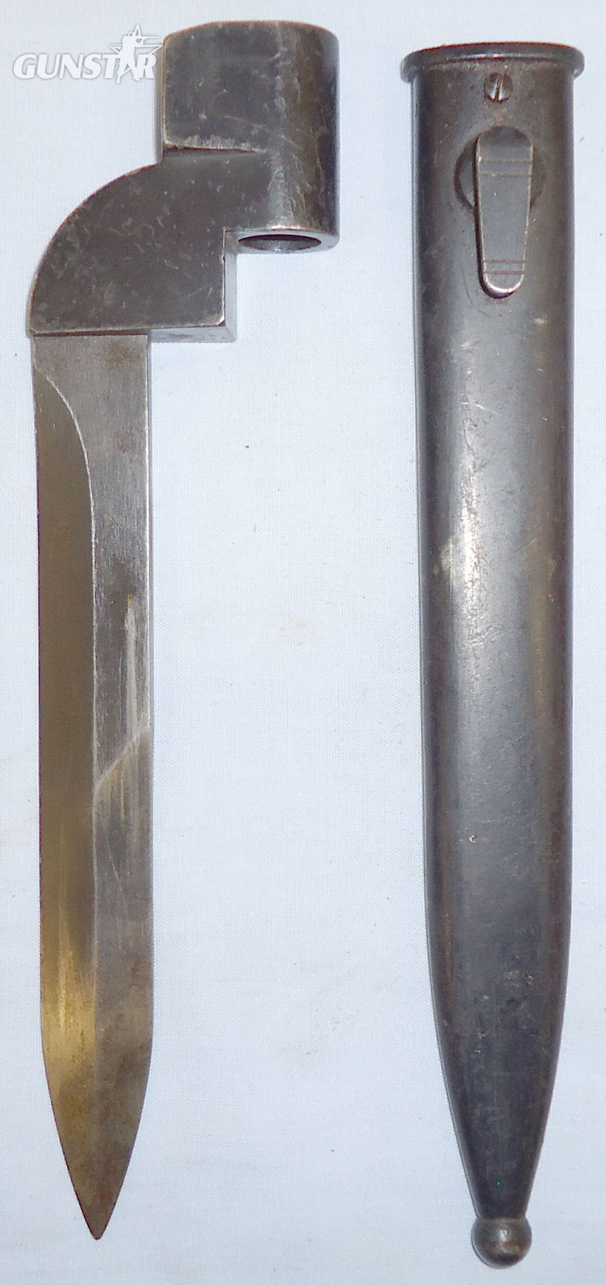 1960s South African No.9 Bayonet by Armscar Subsidiaries For No.4 SMLE Rifles And Scabbard. BAYO 420. Bayonet in 