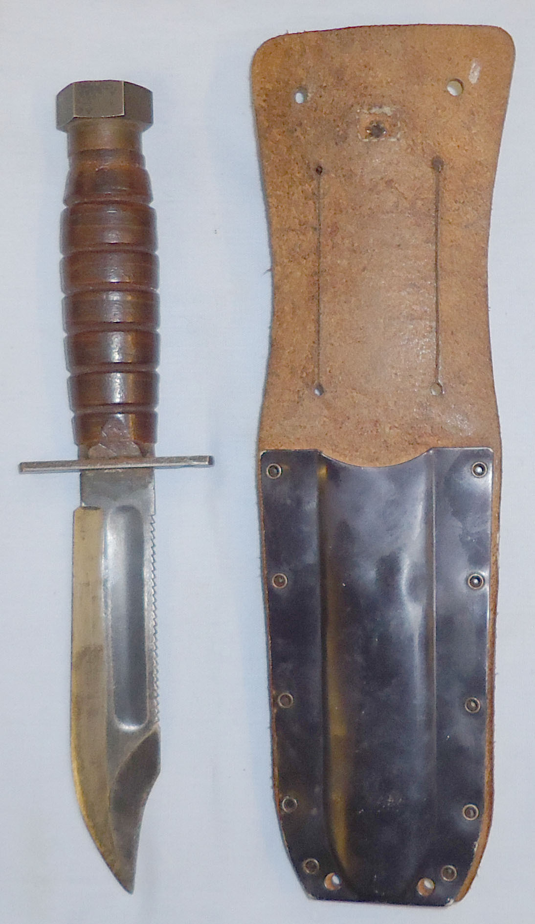  C1962 U.S. Camillus Type 2 Jet Pilots Survival Knife and Sheath with Sharpener. 21066. Knive