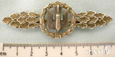 Luftwaffe Heavy / Medium & Dive Bombers Squadron Clasp in GOLD. N 38 - N 38 Luftwaffe Heavy / Medium & Dive Bombers Squadron Clasp in GOLD.  Other Accessory in 