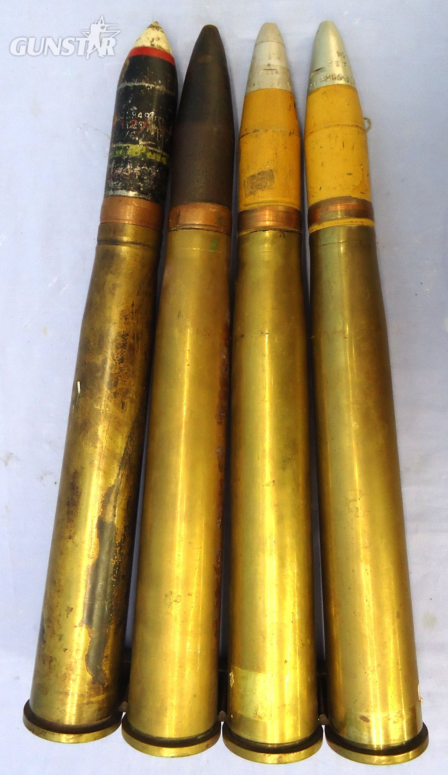 INERT DEACTIVATED. Unfired Clip of 4 Rounds of British, WW2 40mm Bofors (40 x 311R) Rounds for the Bofors L/60 Anti-Aircraft Gun. - O 2266 INERT DEACTIVATED. Unfired Clip of 4 Rounds of British, WW2 40mm Bofors (40 x 311R) Rounds for the Bofors L/60 Anti-Aircraft Gun. - O 2266  Other Ammunition - {CATEGORY} in 