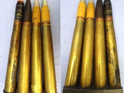 INERT DEACTIVATED. Unfired Clip of 4 Rounds of British, WW2 40mm Bofors (40 x 311R) Rounds for the Bofors L/60 Anti-Aircraft Gun. - O 2266 INERT DEACTIVATED. Unfired Clip of 4 Rounds of British, WW2 40mm Bofors (40 x 311R) Rounds for the Bofors L/60 Anti-Aircraft Gun. - O 2266  Other Ammunition
