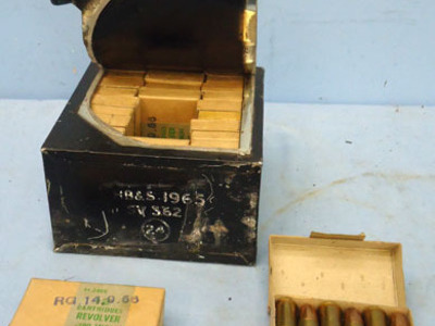 INERT DEACTIVATED. British Military Original Tin Plate Outer Box of 15 Service Packs, Each Containing 12 Rounds Of Unfired .380 Revolver (9 x 20R) Cartridges. (180 Rounds In Total). O 1280 INERT DEACTIVATED. British Military Original Tin Plate Outer Box of 15 Service Packs, Each Containing 12 Rounds Of Unfired .380 Revolver (9 x 20R) Cartridges. (180 Rounds In Total). O 1280  Hunting Rounds