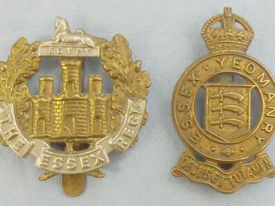 Pair* Essex Yeomanry & Essex Regiment Cap Badges. BA 891. Pair* Essex Yeomanry & Essex Regiment Cap Badges. BA 891.  Antique & Militaria