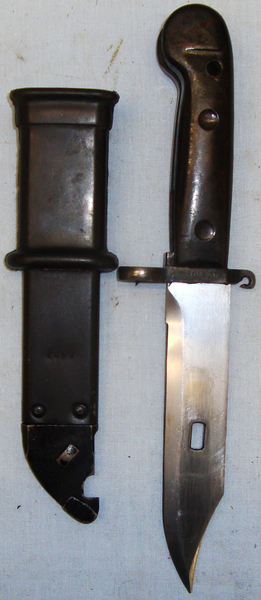 East German ‘AKM 59’ Bayonet and Scabbard. BAYO 2619. Bayonet