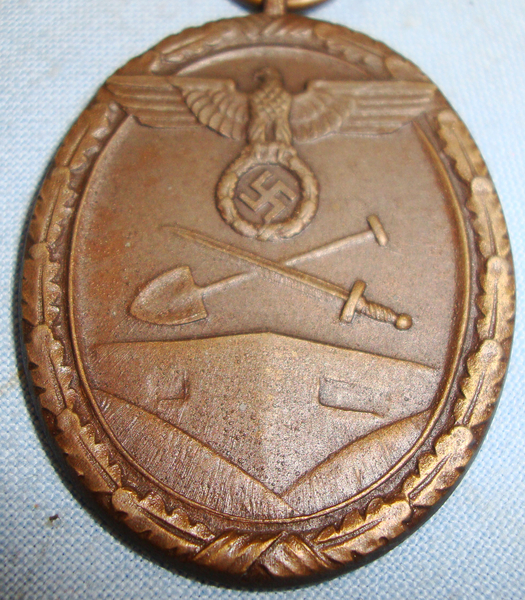 WWII Nazi Issue West Wall Medal and Ribbon. BA 399. WWII Nazi Issue West Wall Medal and Ribbon. BA 399. Other Accessory
