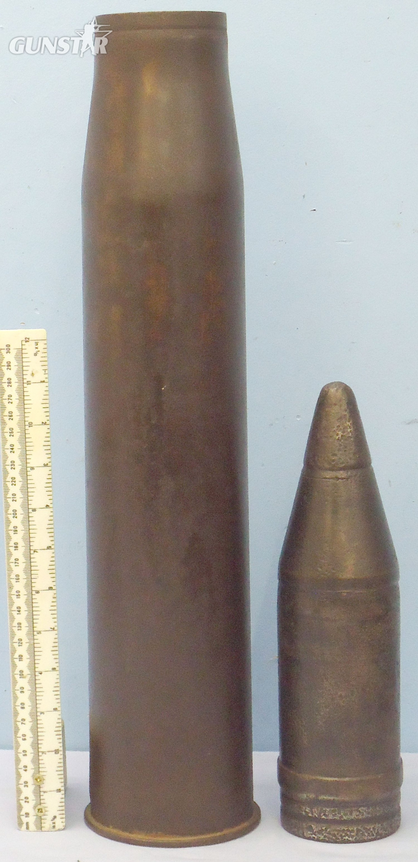  DEACTIVATED INERT. Unfired German WW2, Panzer IV Tank, 1944 dated 7.5cm (75 x 493R) (APCBCHE/T) PzGr.39/43 Round for the Panzer IV, Sturmgeschütz III and Sturmgeschütz IV tanks. KwK40 / StuK40 guns. O 2136 DEACTIVATED INERT. Unfired German WW2, Panzer IV Tank, 1944 dated 7.5cm (75 x 493R) (APCBCHE/T) PzGr.39/43 Round for the Panzer IV, Sturmgeschütz III and Sturmgeschütz IV tanks. KwK40 / StuK40 guns. O 2136  Other Ammunition