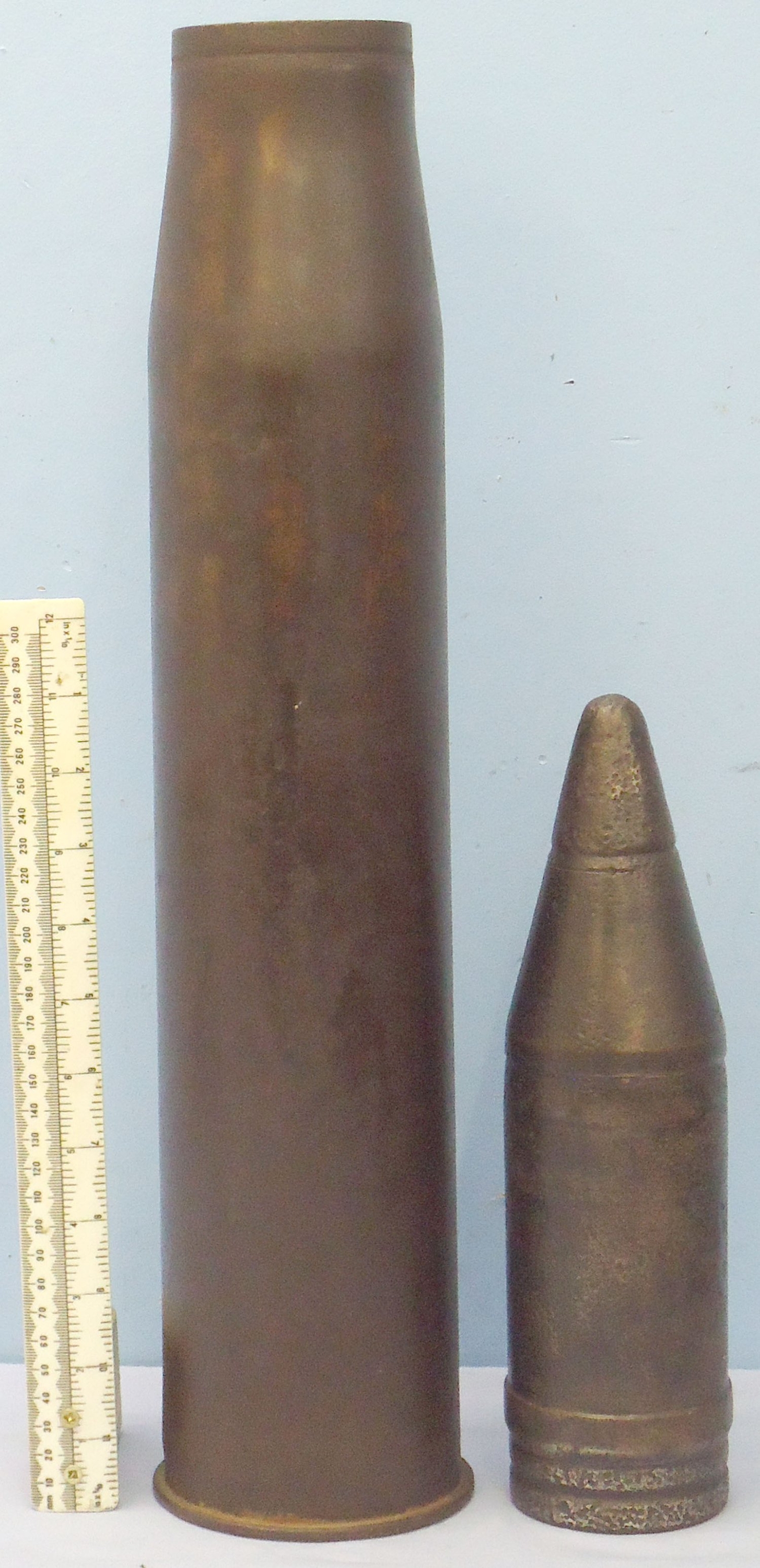  DEACTIVATED INERT. Unfired German WW2, Panzer IV Tank, 1944 dated 7.5cm (75 x 493R) (APCBCHE/T) PzGr.39/43 Round for the Panzer IV, Sturmgeschütz III and Sturmgeschütz IV tanks. KwK40 / StuK40 guns. O 2136 DEACTIVATED INERT. Unfired German WW2, Panzer IV Tank, 1944 dated 7.5cm (75 x 493R) (APCBCHE/T) PzGr.39/43 Round for the Panzer IV, Sturmgeschütz III and Sturmgeschütz IV tanks. KwK40 / StuK40 guns. O 2136  Other Ammunition