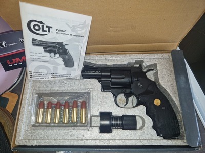 Rare all metal umerex colt python revolver and a sig sauer p320 Air pistols .177