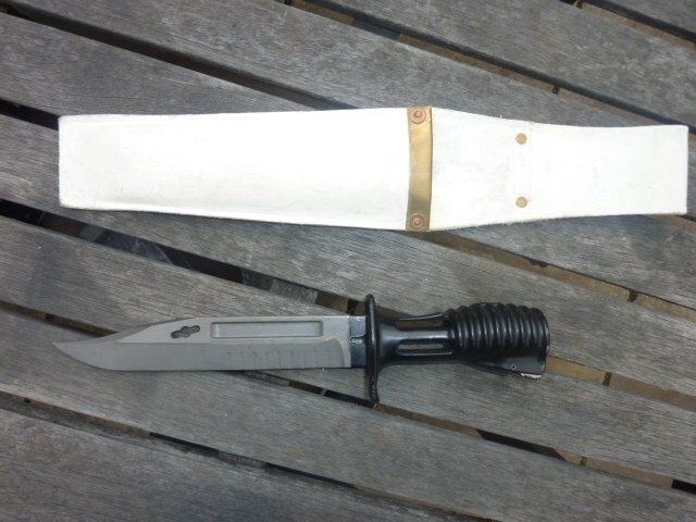  British SA80 - white leather sheath -  Bayonet