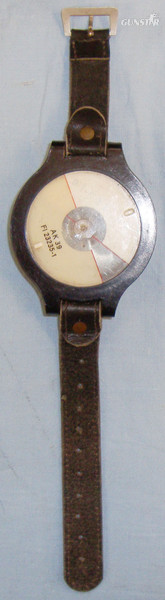  Near Mint* WII Model Third Reich AK39 German Luftwaffe Pilot\\\'s Liquid Filled Wrist Compass. Sn 20514. Near Mint* WII Model Third Reich German Luftwaffe Pilot\\\'s Liquid Filled Wrist Compass. Sn 20514. Antique & Militaria