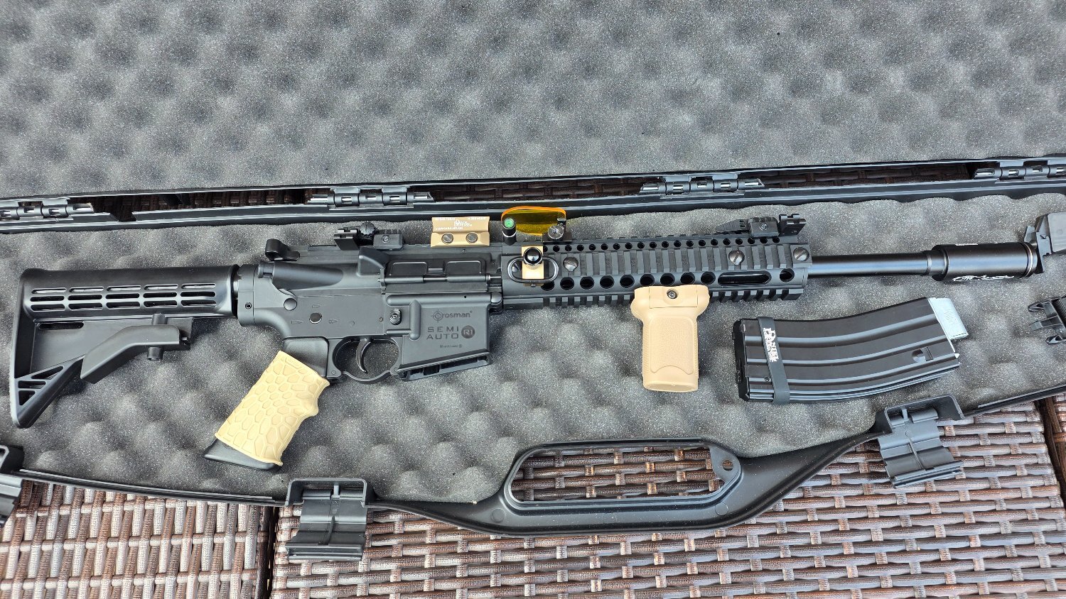 Crosman R1 4.5mm Daniel Defense  4.5mm - {CATEGORY} in 