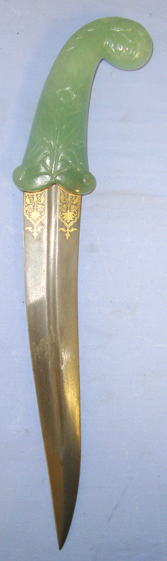  19th Century Indian Mughal Khanjar Dagger With Gold Inlaid Panels, Serpentine Blade & Foliate Carved Jade Hilt. Sn 21035 Dagger