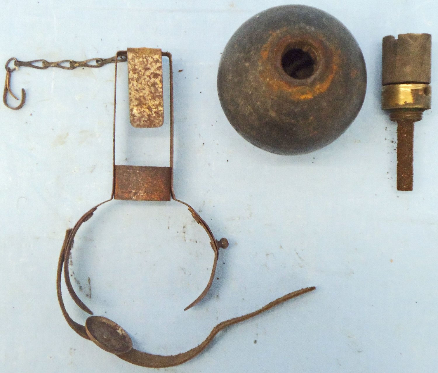 DEACTIVATED INERT. French WW1, Fusee Modele 1914 Hand Grenade Complete with the Wooden Capped Brassed Friction Fuze, Grenade Belt Holder with Belt Clip & Fuze Chain. - O 2176 French WW1, Fusee Modele 1914 Hand Grenade Complete with the Wooden Capped Brassed Friction Fuze, Grenade Belt Holder with Belt Clip & Fuze Chain. - O 2176  Other Ammunition - {CATEGORY}
