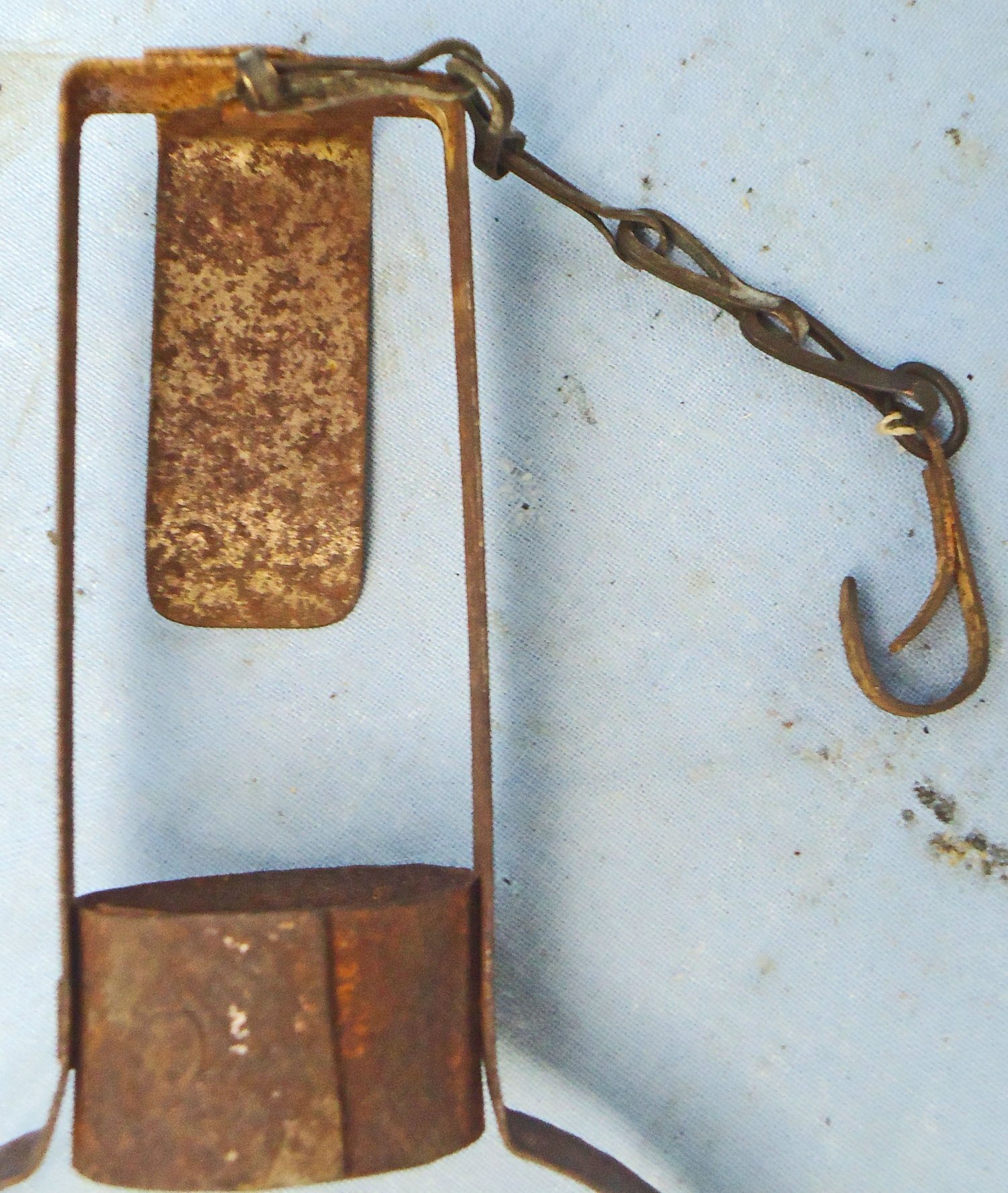 DEACTIVATED INERT. French WW1, Fusee Modele 1914 Hand Grenade Complete with the Wooden Capped Brassed Friction Fuze, Grenade Belt Holder with Belt Clip & Fuze Chain. - O 2176 French WW1, Fusee Modele 1914 Hand Grenade Complete with the Wooden Capped Brassed Friction Fuze, Grenade Belt Holder with Belt Clip & Fuze Chain. - O 2176  Other Ammunition 