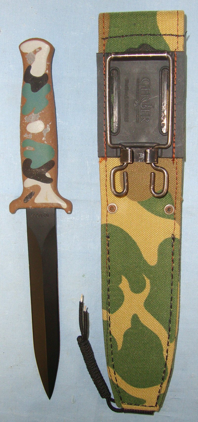  VIETNAM WAR CONNECTIONS**RARE *& DESIRABLE**MINT BLADE**1980’s Variant Gerber Guardian MK II U.S. Military Tactical Combat Fighting Knife With Camouflage Hilt & Scabbard. Sn 23412 Knive