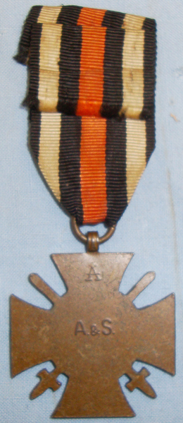 The Honour Cross of the World War 1914/1918 with Ribbon. BA 403. The Honour Cross of the World War 1914/1918 with Ribbon. BA 403. Other Accessory