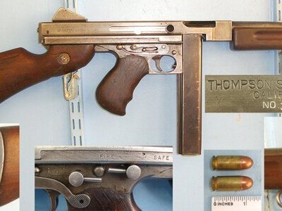 WW2 Era U.S Thompson M1 A1 Auto Ordnance Corp .45 ACP Calibre Sub Machine Gun With 30 Round Stick Magazine & 2 Inert Deactivated Rounds Of Ammunition**MOVING PARTS**UK/EU 2025 DEACTIVATION**Sn 23409 THompson None  Machine Gun