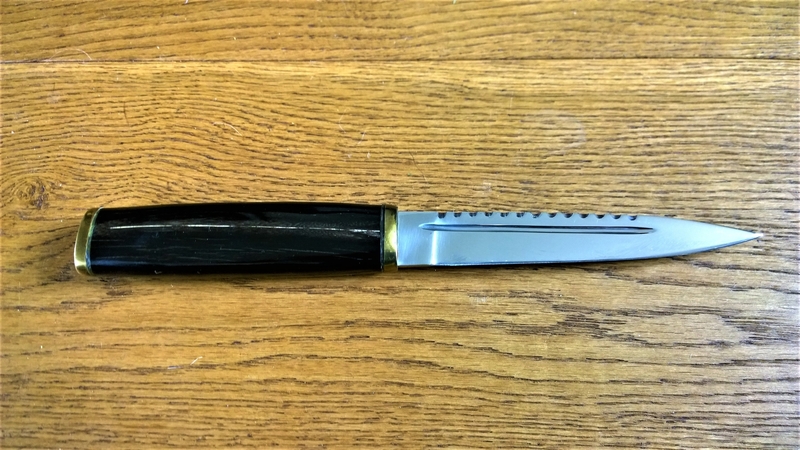 Pat Mitchell Knive 