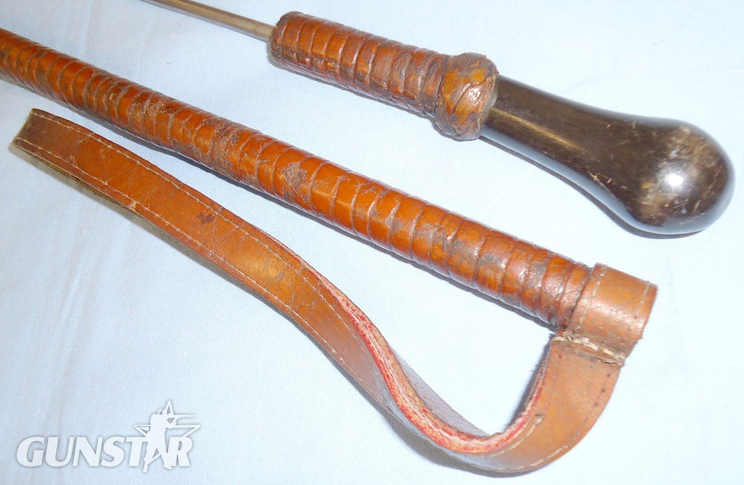 WW1 Era British Officers Brown Leather Covered Swagger / Riding Crop Sword Stick & Scabbard with Retaining Strap. Sn 21868. WW1 Era British Officers Brown Leather Covered Swagger / Riding Crop Sword Stick & Scabbard with Retaining Strap. Sn 21868.  Antique & Militaria