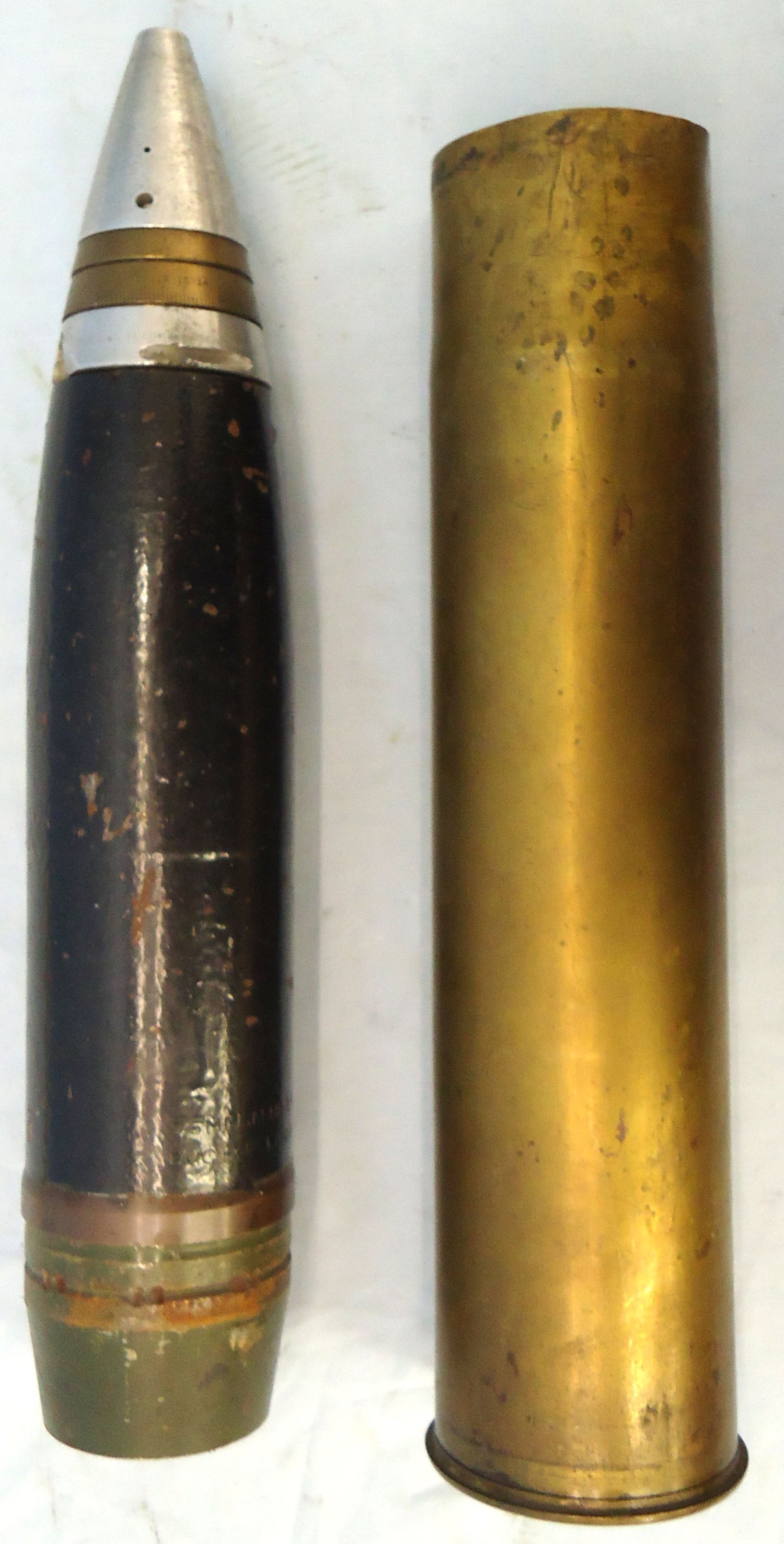 WW2, 1943 Dated, American 75mm (75x350R) M48 High Explosive Round with Super Quick Fuze for the Sherman M4 Tank. O 2420 WW2, 1943 Dated, American 75mm (75x350R) M48 High Explosive Round with Super Quick Fuze for the Sherman M4 Tank. O 2420 Various Other Ammunition - {CATEGORY}