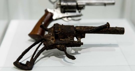 The ‘suicide’ revolver of Vincent Van Gogh has sold for an incredible price.